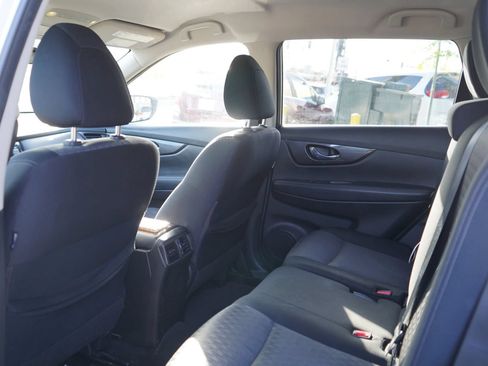 Used 2018 Nissan Rogue SV FWD image 17