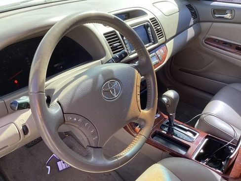Used 2005 Toyota Camry LE FWD image 18