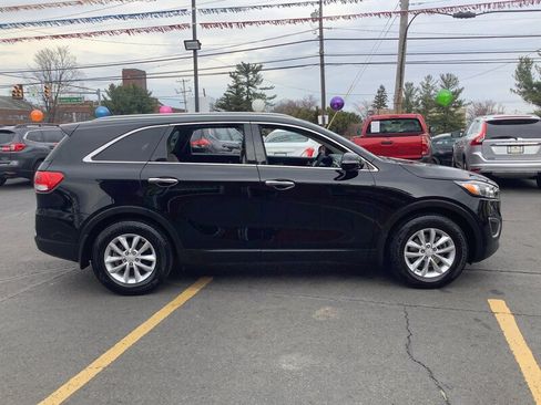 Used 2017 Kia Sorento AWD image 9