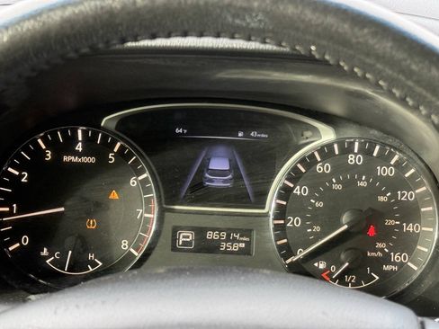 Used 2015 Nissan Pathfinder SV FWD image 16