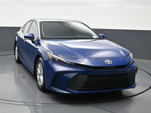 Used 2025 Toyota Camry LE w/ Convenience Package FWD image 8
