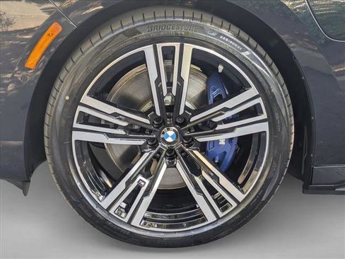 New 2026 BMW 750e xDrive image 10