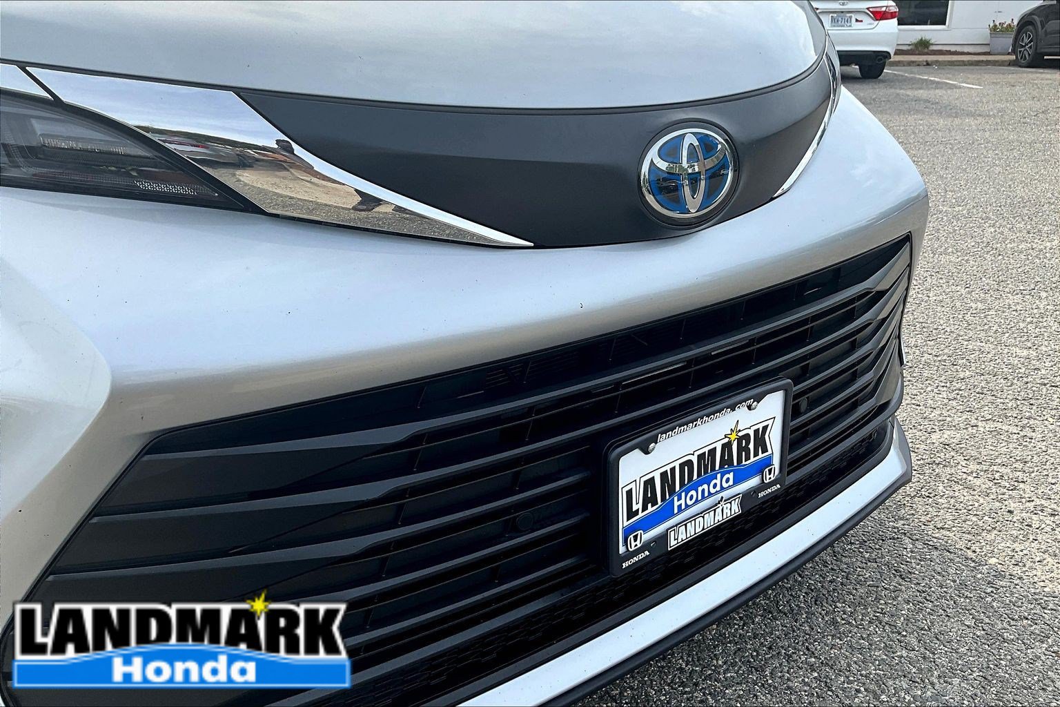 Used 2025 Toyota Sienna XLE FWD image 31