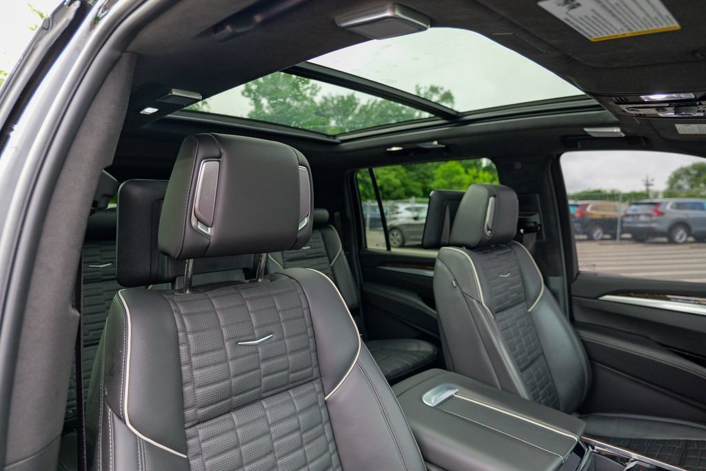 Used 2025 Cadillac Escalade ESV Sport Platinum AWD/4WD image 39