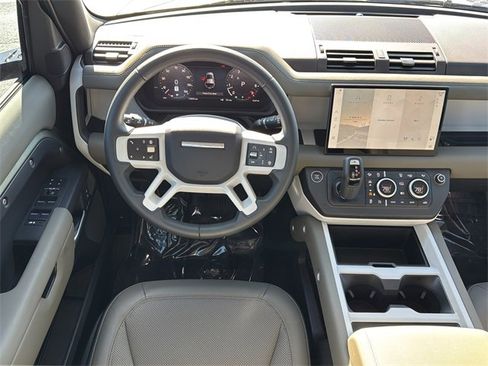 Used 2025 Land Rover Defender 110 S image 11