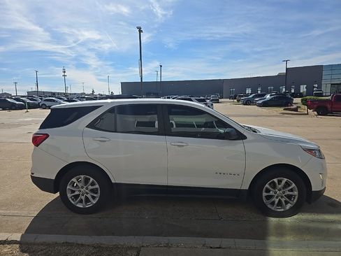 Used 2020 Chevrolet Equinox LS w/ LS Convenience Package image 5