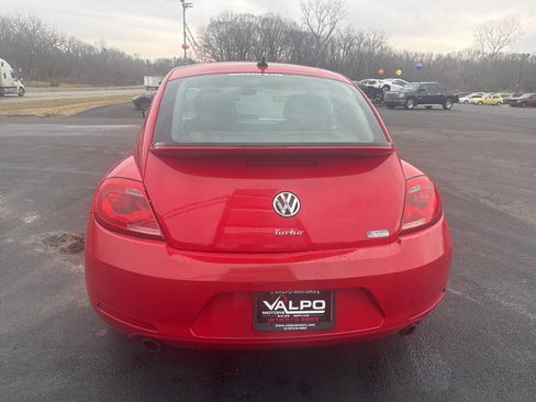 Used 2012 Volkswagen Beetle Launch Edition image 9