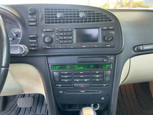 Used 2005 Saab 9-3 Aero FWD image 28
