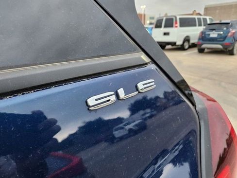 Used 2022 GMC Terrain SLE w/ Driver Convenience Package image 11