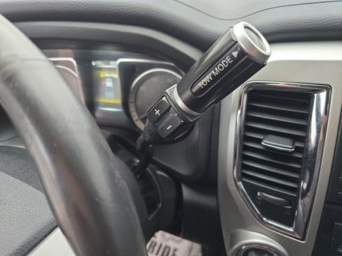 Used 2017 Nissan Titan SV image 23