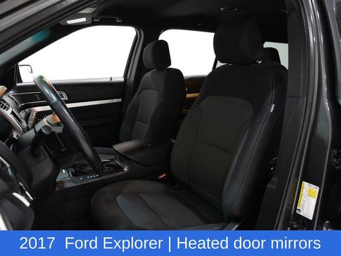 Used 2017 Ford Explorer XLT image 18