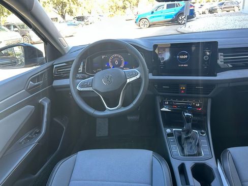 New 2026 Volkswagen Jetta SE image 9