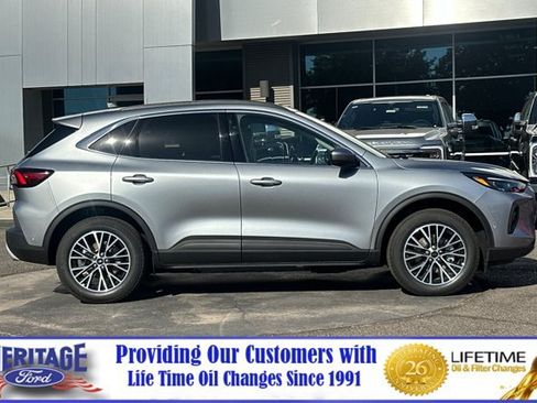 New 2024 Ford Escape SE w/ PHEV Premium Package FWD image 3