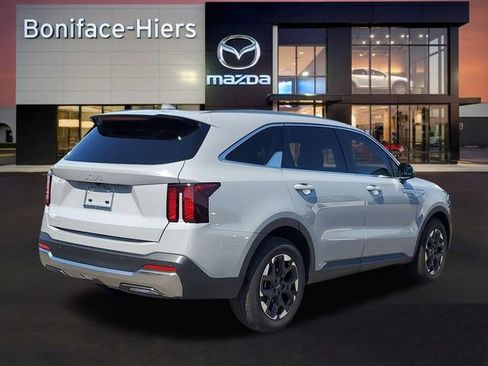 Used 2025 Kia Sorento S w/ Panoramic Sunroof Package image 4