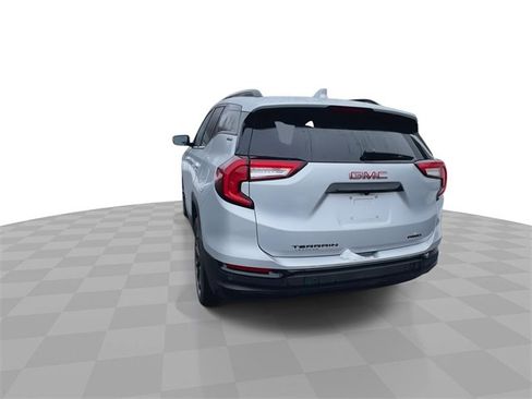 Used 2022 GMC Terrain SLE w/ Driver Convenience Package image 7