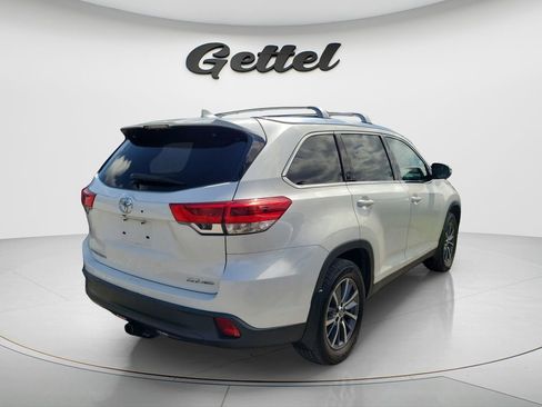 Used 2019 Toyota Highlander XLE AWD/4WD image 3
