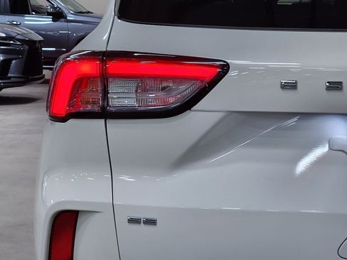 Used 2022 Ford Escape SE w/ SE Sport Appearance Package image 20