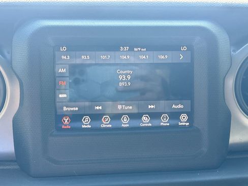 Used 2021 Jeep Gladiator Willys image 24