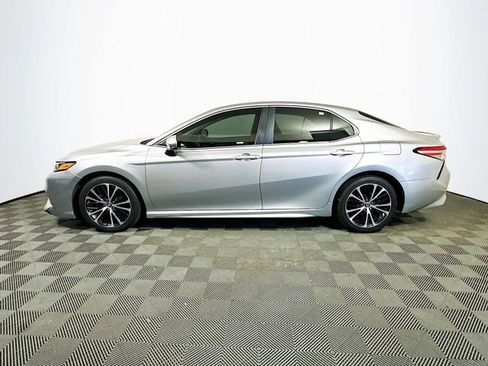 Certified 2018 Toyota Camry SE image 5