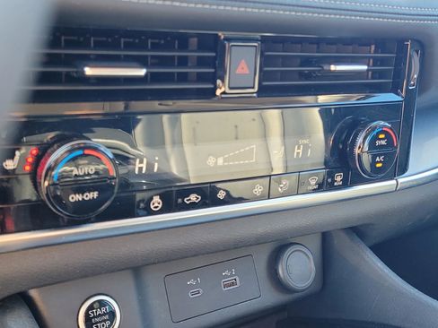 Certified 2021 Nissan Rogue SV w/ Premium Package image 27