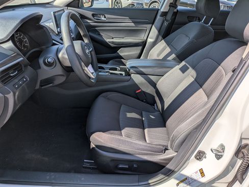 Used 2024 Nissan Altima 2.5 SV image 14