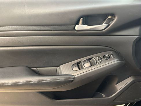 Used 2025 Nissan Altima 2.5 SV FWD image 18