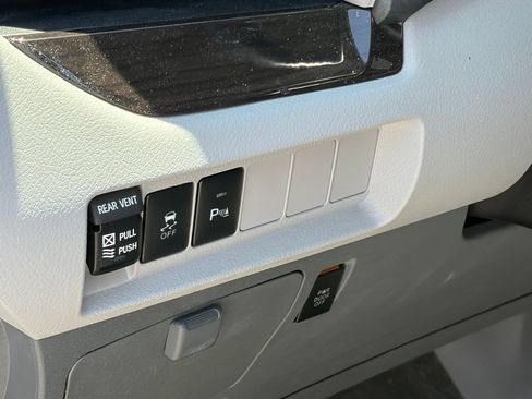 Used 2018 Toyota Sienna XLE Premium w/ Carpet Mat Package AWD/4WD image 7