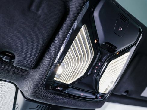 Used 2018 BMW M550i xDrive image 21