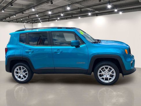 Used 2020 Jeep Renegade Latitude w/ UConnect 8.4 Nav Group AWD/4WD image 8