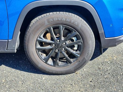 Certified 2023 Jeep Cherokee Altitude Lux image 8