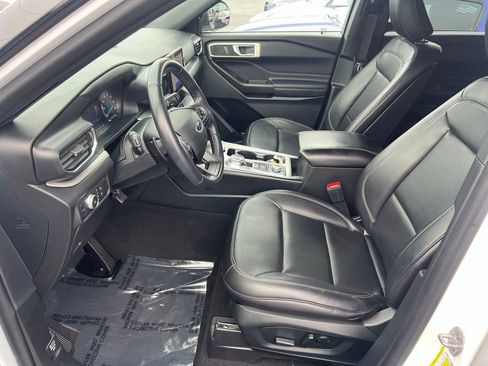 Used 2020 Ford Explorer XLT w/ Equipment Group 202A image 13