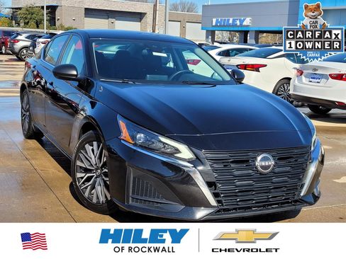 Used 2024 Nissan Altima 2.5 SV image 1