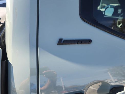 Used 2025 Toyota Tundra Limited AWD/4WD image 6
