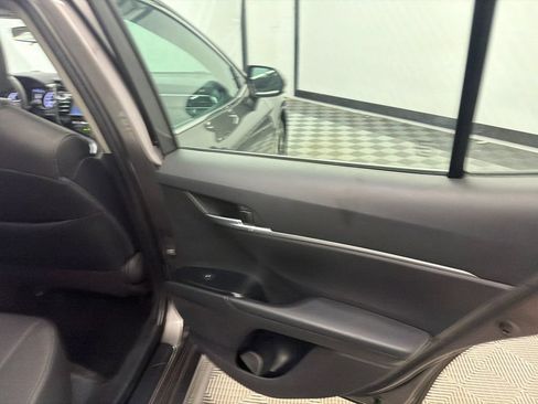 Used 2018 Toyota Camry SE FWD image 17