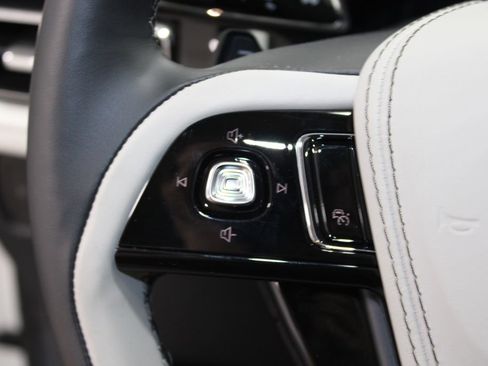 New 2026 Lincoln Aviator AWD image 39