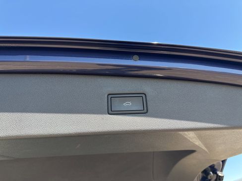 Certified 2022 Volkswagen Tiguan SEL R-Line image 35