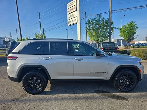 New 2026 Jeep Grand Cherokee Altitude RWD image 2