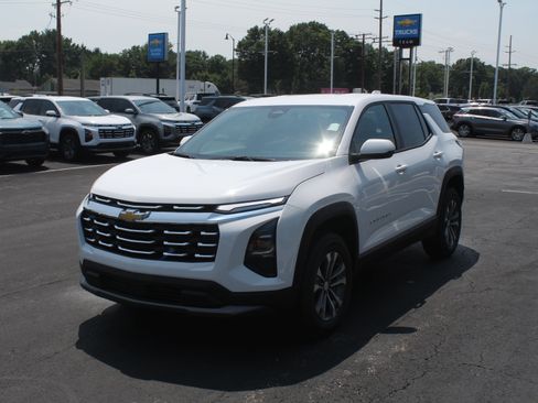 New 2027 Chevrolet Equinox LT FWD image 7