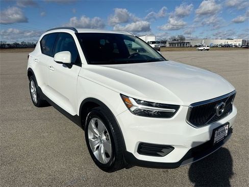 Used 2020 Volvo XC40 T5 Momentum image 15
