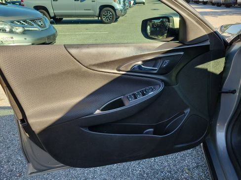 Used 2017 Chevrolet Malibu LT FWD image 10