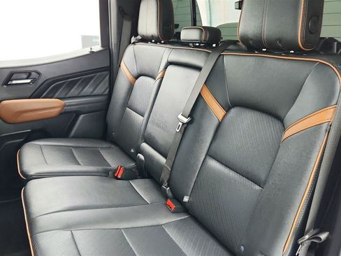 Used 2024 GMC Canyon AT4 w/ AT4 Premium Package AWD/4WD image 32
