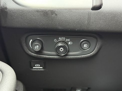 Used 2024 GMC Terrain SLT image 25