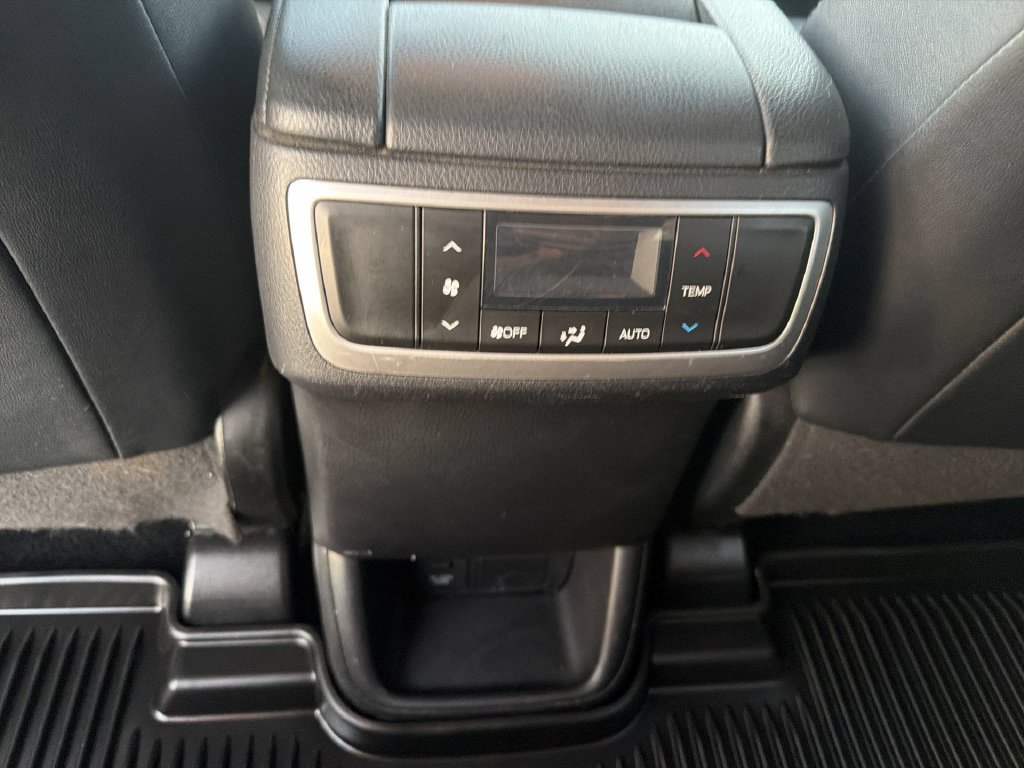 Used 2019 Toyota Highlander XLE AWD/4WD image 23