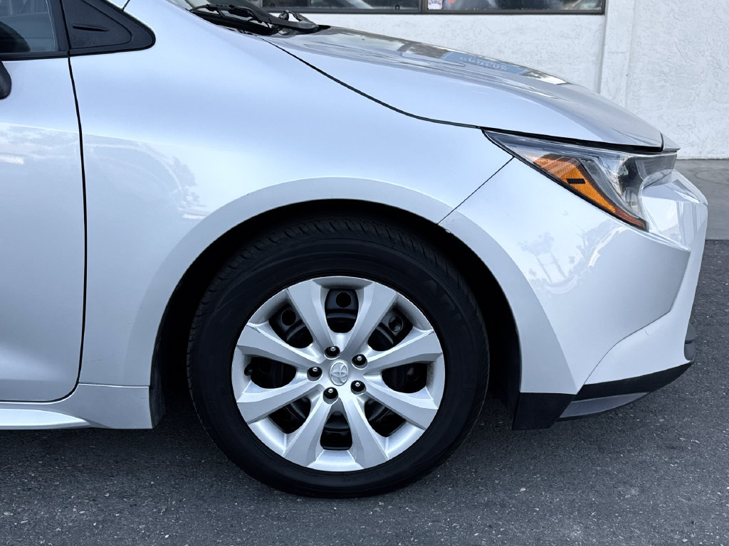 Used 2024 Toyota Corolla LE FWD image 2