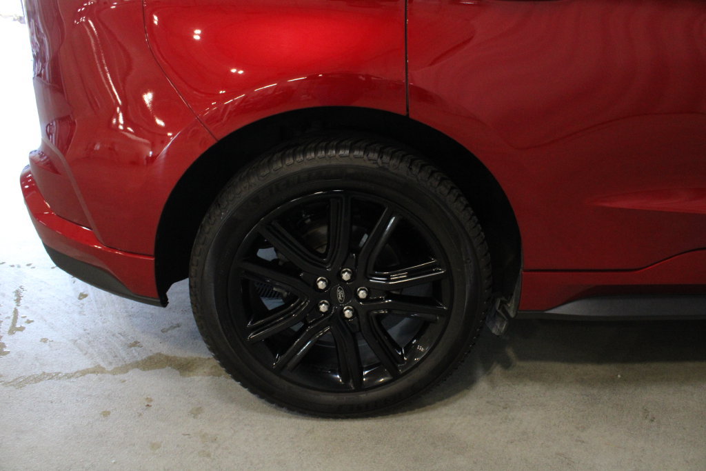 Used 2020 Ford Edge ST-Line w/ Cold Weather Package FWD image 25