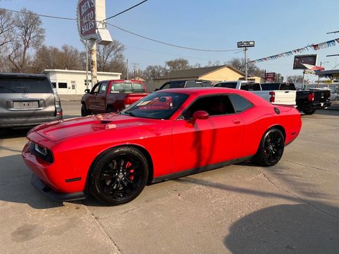 Used 2014 Dodge Challenger SRT8 w/ Harman/Kardon Audio Group image 2