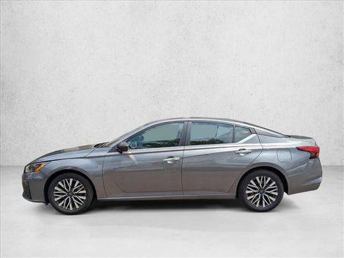 Used 2024 Nissan Altima 2.5 SV FWD image 8