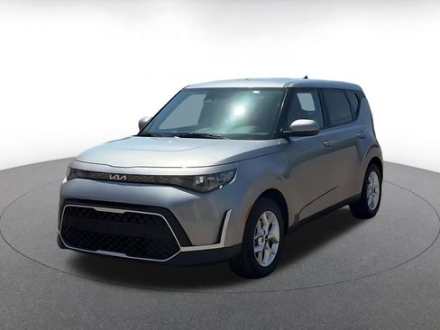 Used 2025 Kia Soul LX w/ LX Technology Package FWD image 7