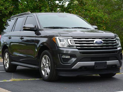 Used 2019 Ford Expedition XLT w/ Equipment Group 201A AWD/4WD image 3