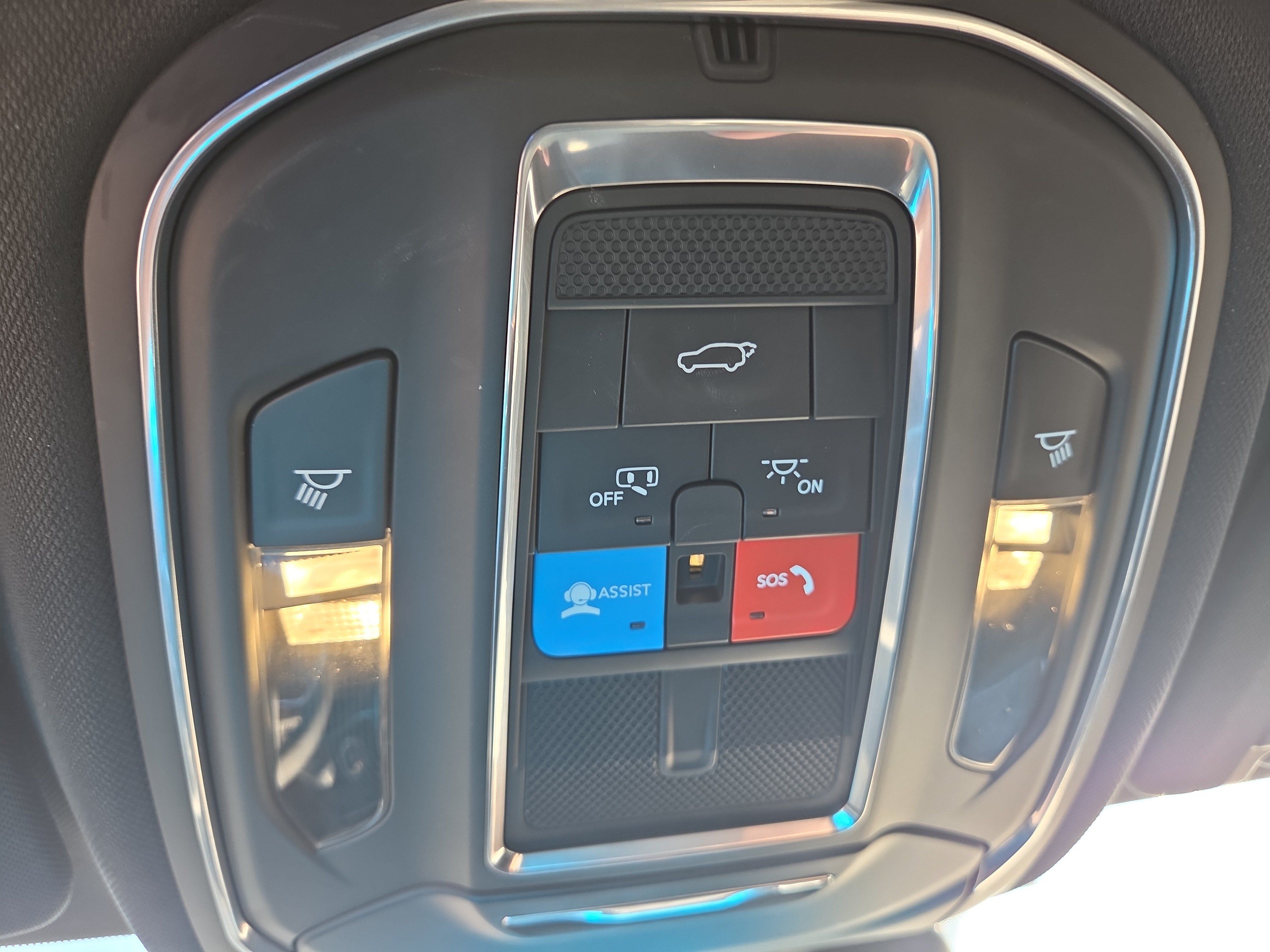 Used 2024 Jeep Grand Cherokee Altitude AWD/4WD image 8
